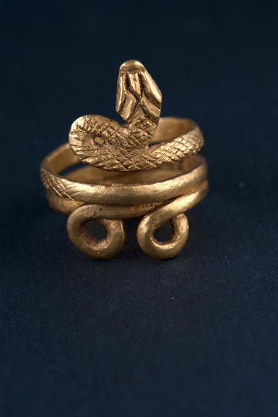 Anillo en forma de serpiente (oro) de Roman